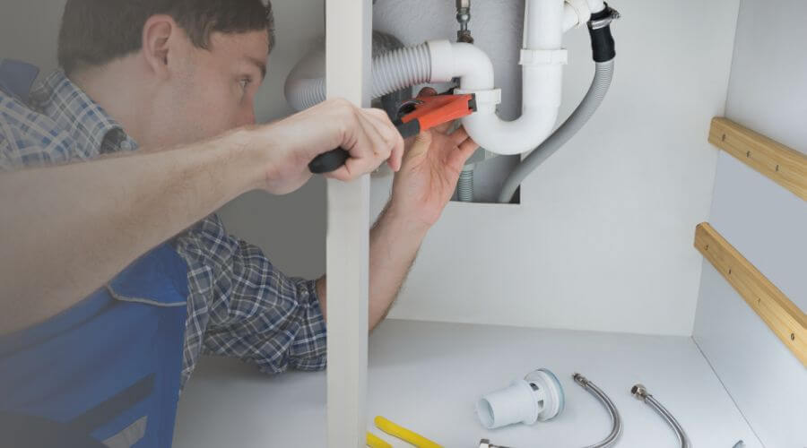 Expert burst pipe repair services in Damon, TX